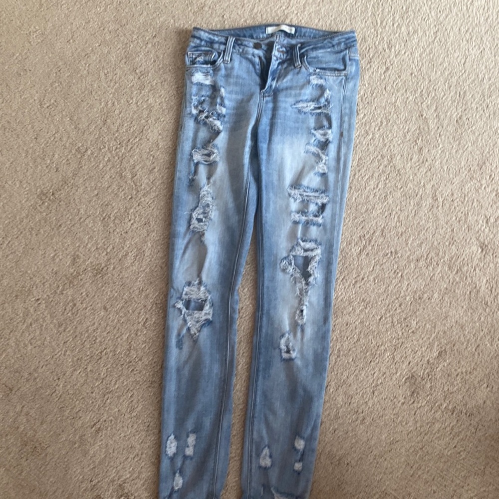Distressed skinny jeans